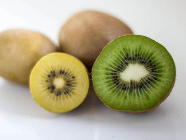 Golden Kiwifruit and Green Kiwi Comparison